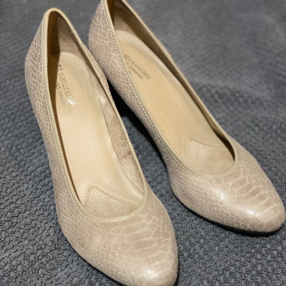 Naturalized Pump size 8.5 with Square 2.5 in Heel